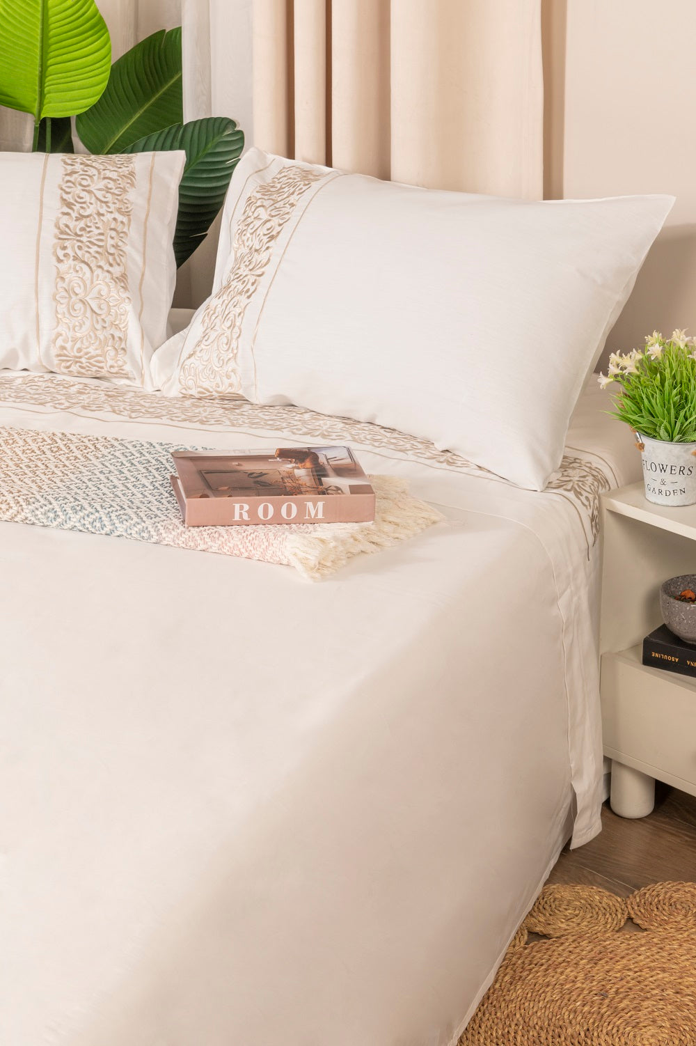 Embroidered cotton bedsheet - 4 pcs