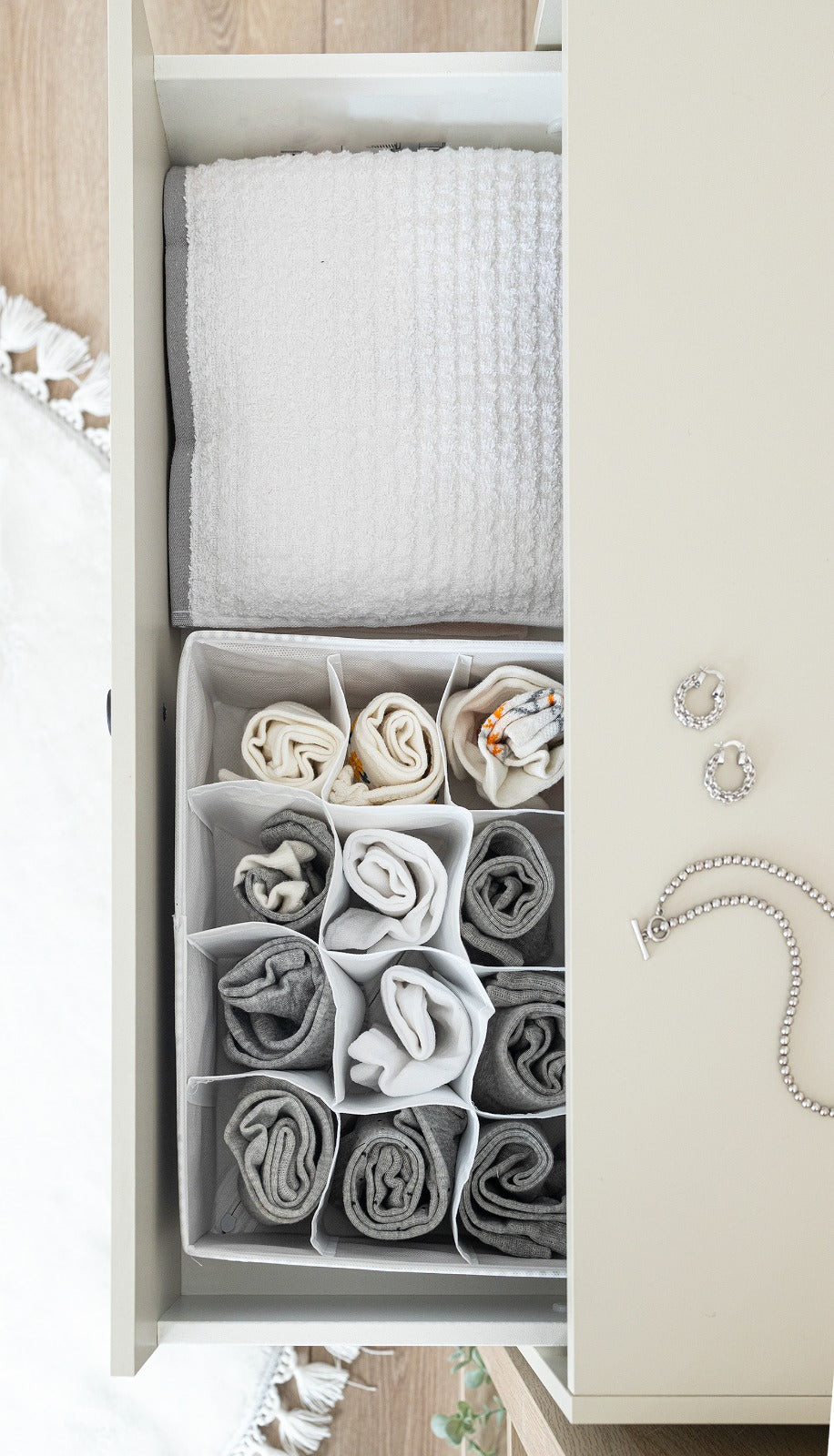 12-Compartment Multi-Purpose Organizer - منظم متعدد الاغراض 12 خلية